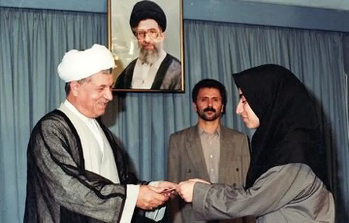 مریم میرزاخانی در مراسم ديدار دانش آموزان شرکت کننده در المپياد های چهارگانه با آقای هاشمی رفسنجانی