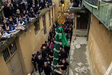 مراسم آیینی علم‌بندی در شامگاه ششمین روز ماه محرم در ماسوله