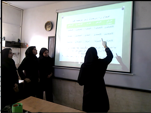 کلاس آموزش زبان عربی در مدارس ایران