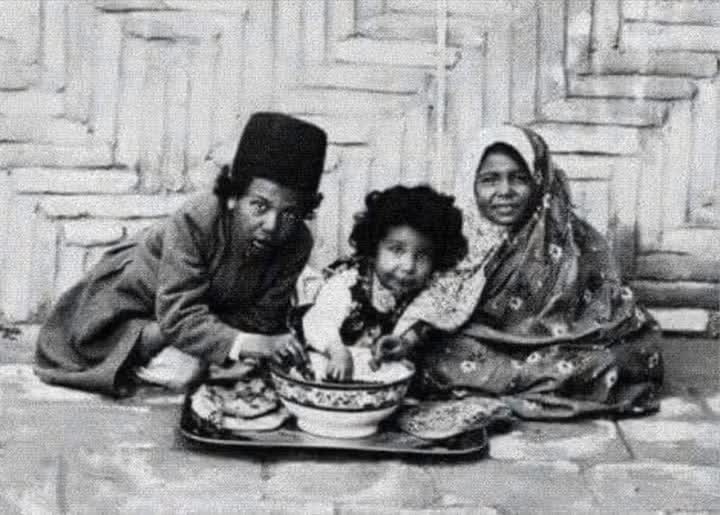 آبگوشت‌خوری کودکان در دوره قاجار