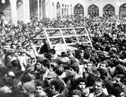 تشییع پیکر سید حسین طباطبائی بروجردی در حرم حضرت معصومه