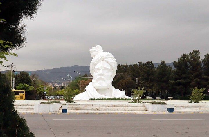 بزرگترین سردیس فردوسی در محوطه دانشگاه فردوسی مشهد