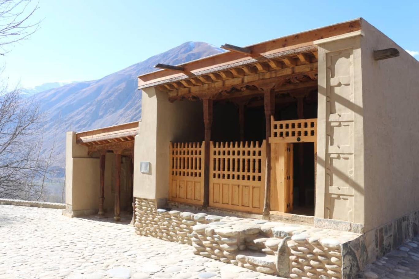 آرامگاه ناصر خسرو در یمگان بدخشان پس از بازسازی‌