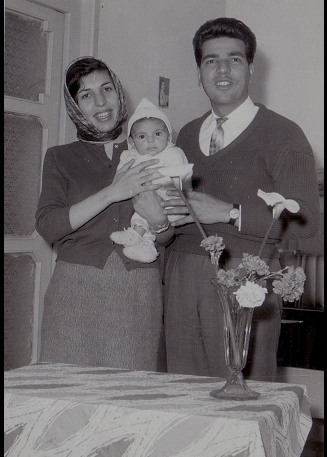 ژاله آموزگار در کنار همسر و فرزندش